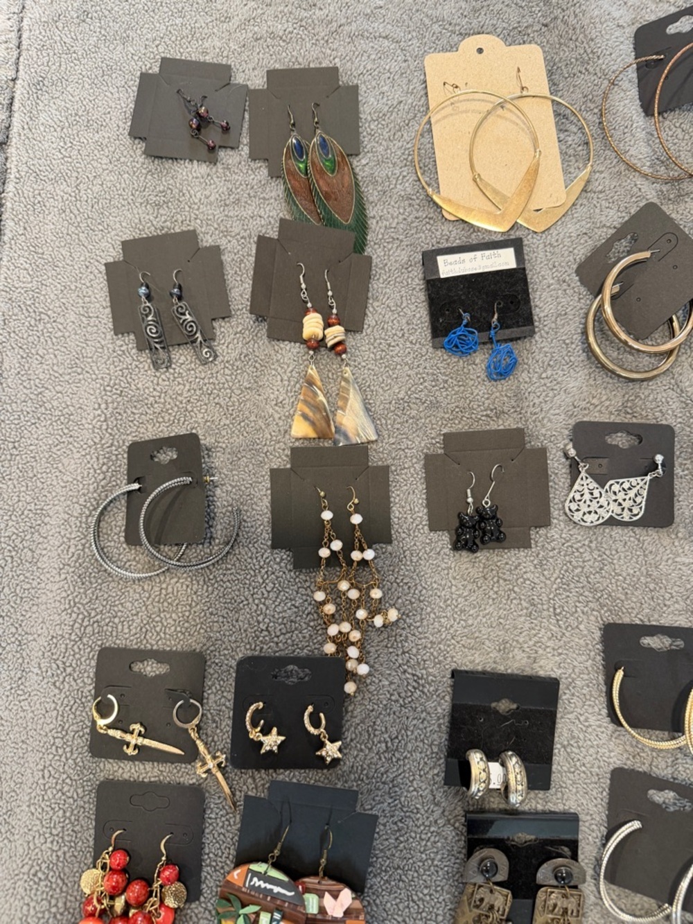 70 pairs of Assorted Women's vintage and new Earrings - All Styles - Picture 4 of 14